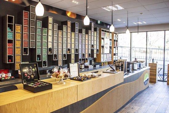 Kafemania Boutique & Bar